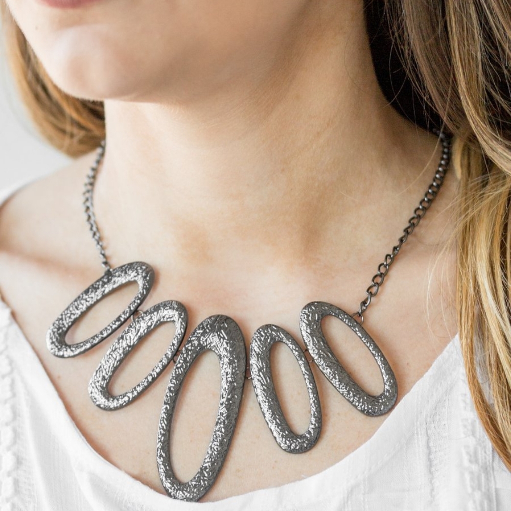 Paparazzi Easy TIGRESS Black Necklace Set